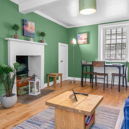 אדינבורו Charming Apartment In The Old Town מראה חיצוני תמונה