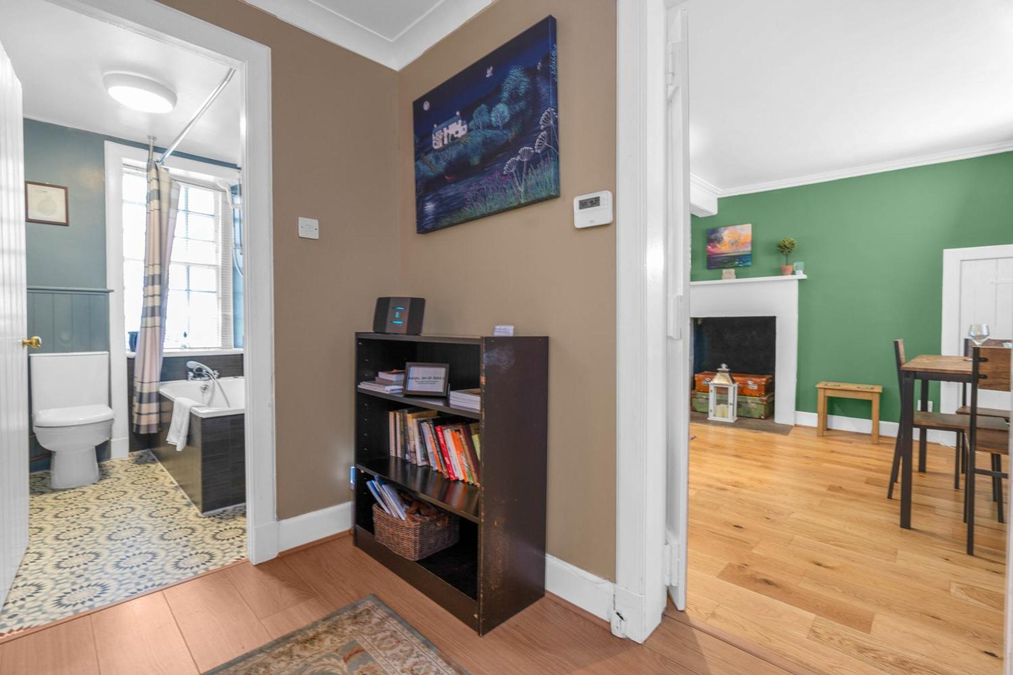 אדינבורו Charming Apartment In The Old Town מראה חיצוני תמונה